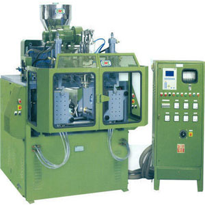 Blow moulding machine